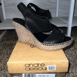 NEVER WORN - Andre Assous Reese